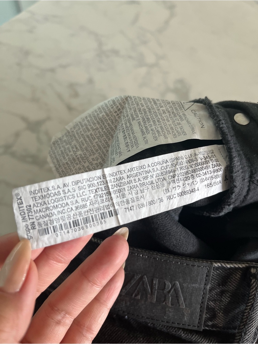 Zara High-Waist Black Denim Shorts - Picture 4 of 4